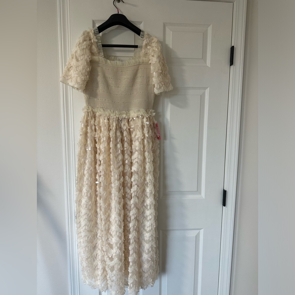 New with tag Ivy City Co Cream Formal Dress